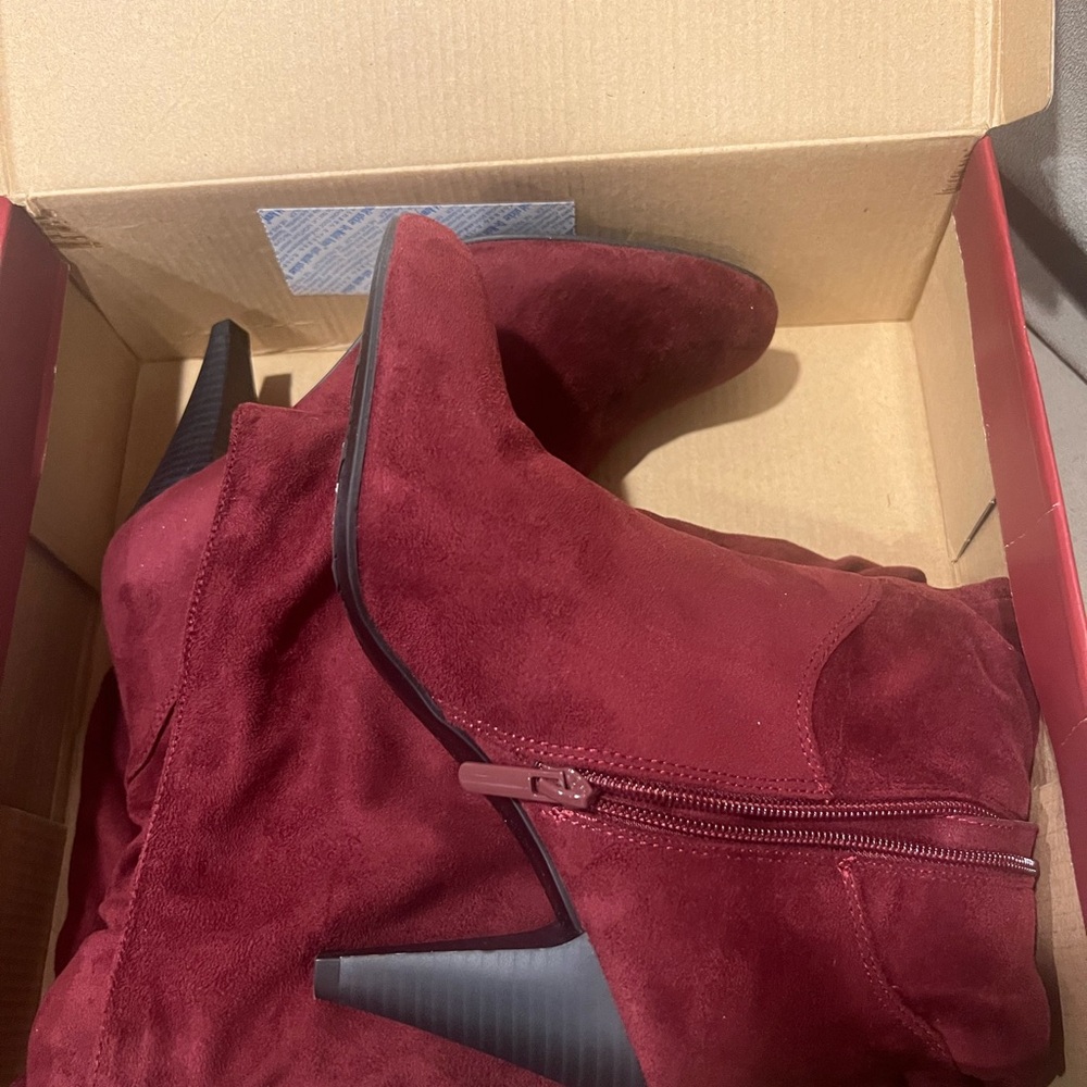 NWT Dressbarn Burgundy Heeled Boots - Picture 3 of 15